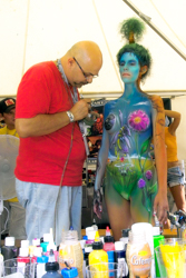 Art, Aufführung, Bodypainting, Color, Colors, Colour, Colours, Contest, Event, Farbe, Festival, Kunst, Körperbemalung, Körpermalerei, Modelle, Models, Model, Performance, Schminkkunst, Stage, Veranstaltung, Vorführung, WEB, Wettbewerb, Ferenc Hottya airbrushing his model (not yet knowing that he's going to get a great award)
