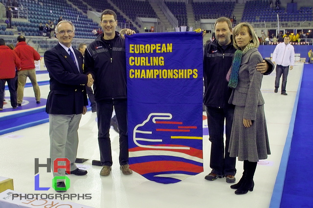 Malcolm Richardson and Members of the ECC,  , European Curling Championship 2006, Basel, Switzerland, Indoor, Curling, Sport, img23592.jpg