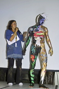 Artistin Bella Volen präsentiert ihre Arbeit an Model Roman, Swiss Bodypainting Day 2006, Hotel Seeburg, Luzern, Switzerland