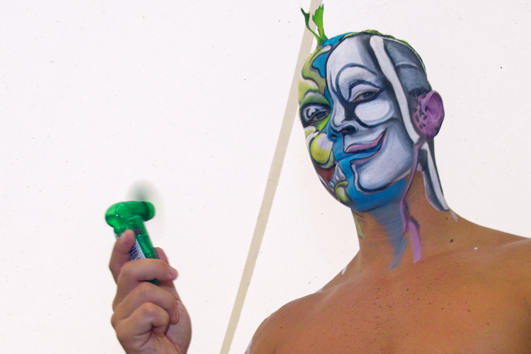 Art, Aufführung, Bodypainting, Color, Colors, Colour, Colours, Contest, Event, Farbe, Festival, IndexPageImage, Kunst, Körperbemalung, Körpermalerei, Modelle, Models, Model, Performance, Schminkkunst, Stage, Veranstaltung, Vorführung, WEB, Wettbewerb, Model of Gabi von der Linnepe cooling off