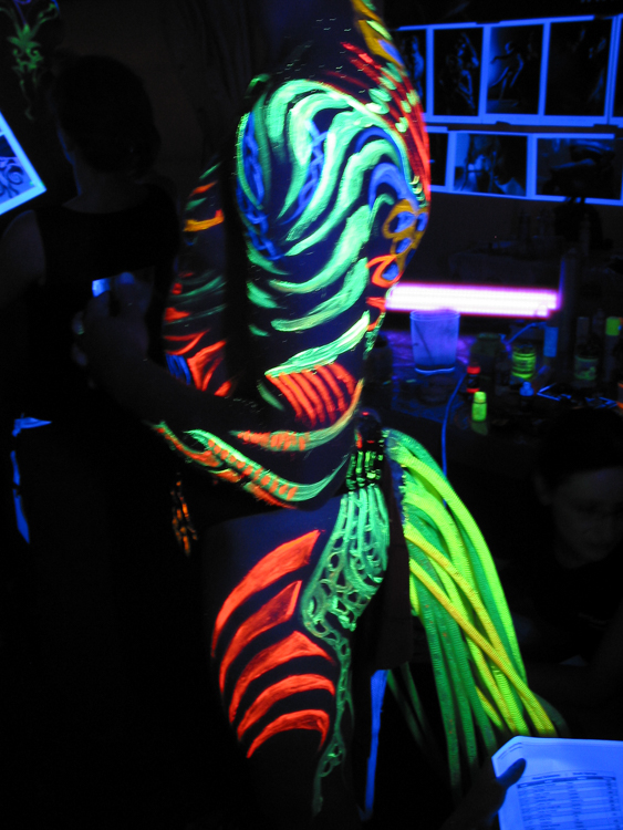 Art, Aufführung, Bodypainting, Color, Colors, Colour, Colours, Contest, Event, Farbe, Festival, Kunst, Körperbemalung, Körpermalerei, Modelle, Models, Model, Performance, Schminkkunst, Stage, Veranstaltung, Vorführung, WEB, Wettbewerb, Model of Art Color Ballet during preparations for the Fluoro Award presentation