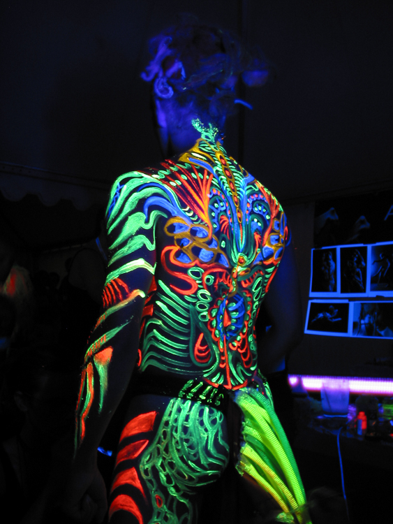 Art, Aufführung, Bodypainting, Color, Colors, Colour, Colours, Contest, Event, Farbe, Festival, Kunst, Körperbemalung, Körpermalerei, Modelle, Models, Model, Performance, Schminkkunst, Stage, Veranstaltung, Vorführung, WEB, Wettbewerb, Model of Art Color Ballet during preparations for the Fluoro Award presentation