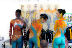 Art, Aufführung, Bodypainting, Color, Colors, Colour, Colours, Contest, Event, Farbe, Festival, IndexPageImage, Kunst, Körperbemalung, Körpermalerei, Modelle, Models, Model, Performance, Schminkkunst, Stage, Veranstaltung, Vorführung, WEB, Wettbewerb, Montri Wadla-Iad at work on his three models with design studies in the back