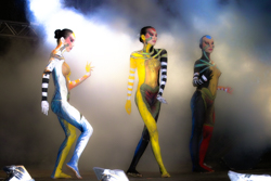 Art, Aufführung, Bodypainting, Color, Colors, Colour, Colours, Contest, Event, Farbe, Festival, Kunst, Körperbemalung, Körpermalerei, Modelle, Models, Model, Performance, Schminkkunst, Stage, Veranstaltung, Vorführung, WEB, Wettbewerb, Montri Wadla-Iad's threesome presenting on stage