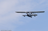 Sikorsky S-38 flying over the expected landing site on the lake of Zurich.