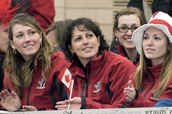 Fans Team Canada, CAN-SUI/4-5, Team-Canada: Rachel Homan, Emma Miskew, Laura Crocker, Lynn Kreviazuk, Alison Kreviazuk