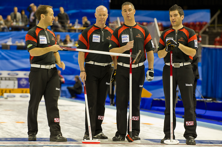 Canada vs. New Zealand, Score 7 : 9, Team Canada: Howard Glen, Middaugh Wayne, Laing Brent, Savill Craig, Howard Scott.
Team New Zealand: de Boer Peter, Becker Sean, Becker Scott, Thomson Kenny, Dowling Philip. Curling, Sport, World Men's Chamionship