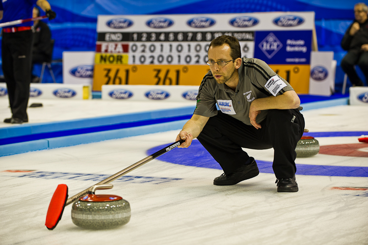 Canada vs. New Zealand, Score 7 : 9, Howard Glen, Middaugh Wayne, Laing Brent, Savill Craig, Howard Scott.
de Boer Peter, Becker Sean, Becker Scott, Thomson Kenny, Dowling Philip. Curling, Sport, World Men's Chamionship