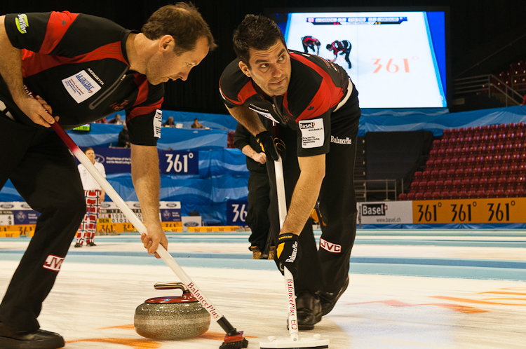 Canada vs. New Zealand, Score 7 : 9, Team Canada: Howard Glen, Middaugh Wayne, Laing Brent, Savill Craig, Howard Scott.
Team New Zealand: de Boer Peter, Becker Sean, Becker Scott, Thomson Kenny, Dowling Philip. Curling, Sport, World Men's Chamionship