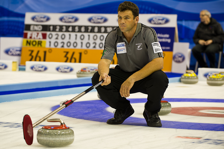 Canada vs. New Zealand, Score 7 : 9, Team Canada: Howard Glen, Middaugh Wayne, Laing Brent, Savill Craig, Howard Scott.
Team New Zealand: de Boer Peter, Becker Sean, Becker Scott, Thomson Kenny, Dowling Philip. Curling, Sport, World Men's Chamionship