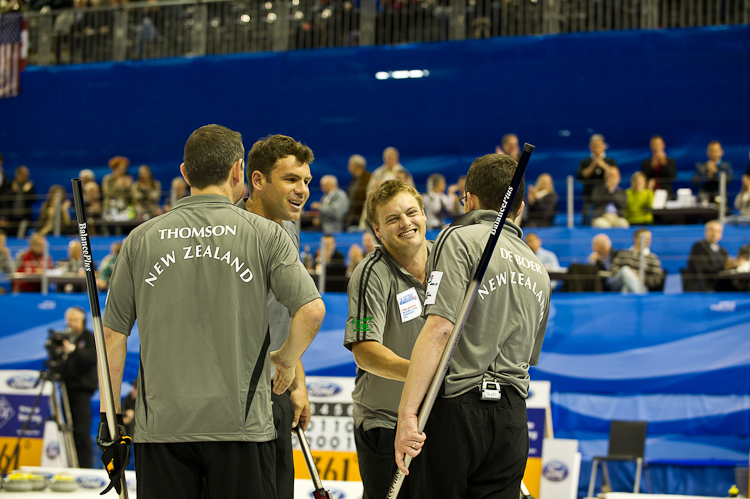 Canada vs. New Zealand, Score 7 : 9, Team Canada: Howard Glen, Middaugh Wayne, Laing Brent, Savill Craig, Howard Scott.
Team New Zealand: de Boer Peter, Becker Sean, Becker Scott, Thomson Kenny, Dowling Philip. Curling, Sport, World Men's Chamionship