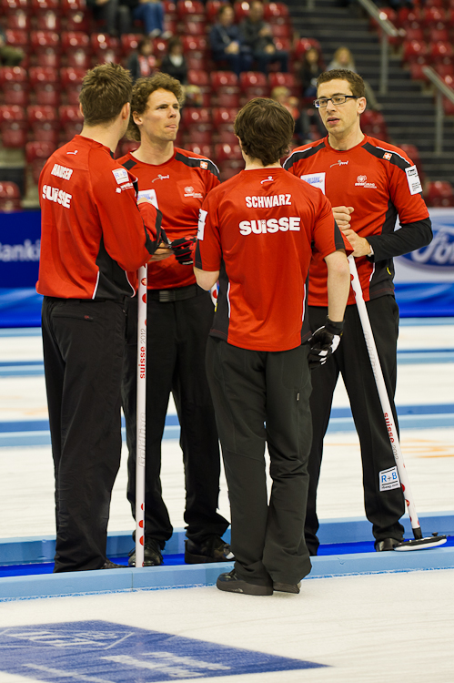 Switzerland vs. France, Score 10 : 6, Team Switzerland: Jan Hauser, Toni Müller, Marco Ramstein, Benoît Schwarz.
Team France: Thomas Dufour (Skip), Tony Angiboust, Lionel Roux, Wilfrid Coulot, Jeremy Farier. Curling, Sport, World Men's Chamionship