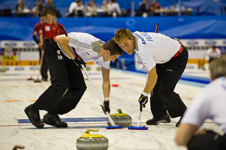 Switzerland vs. France, Score 10 : 6, Team Switzerland: Jan Hauser, Toni Müller, Marco Ramstein, Benoît Schwarz.
Team France: Thomas Dufour (Skip), Tony Angiboust, Lionel Roux, Wilfrid Coulot, Jeremy Farier. Curling, Sport, World Men's Chamionship