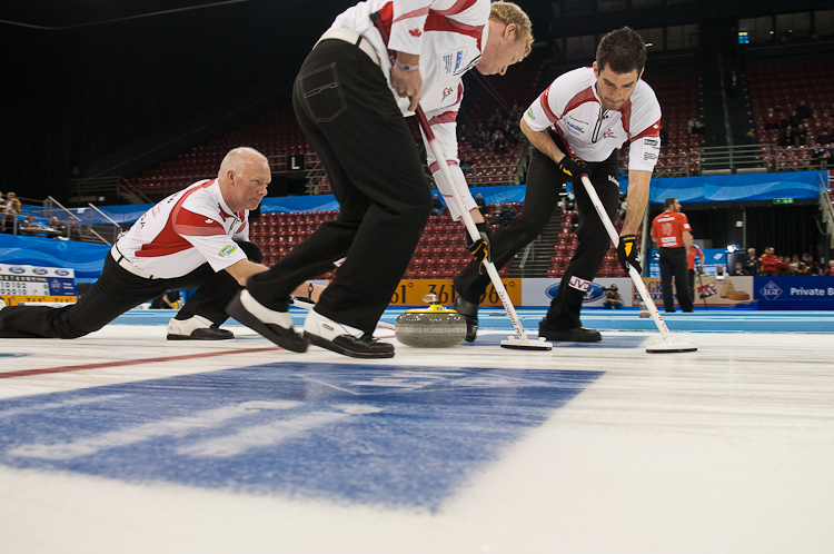 China vs. Canada. Score,  7 : 8, Team China: Lui Rui, Xu Xiaoming, Ba Dexin, Zang Jialiang, Chen Lu An
Team Canada: Howard Glen, Middaugh Wayne, Laing Brent, Savill Craig, Howard Scott Curling, Sport, World Men's Chamionship