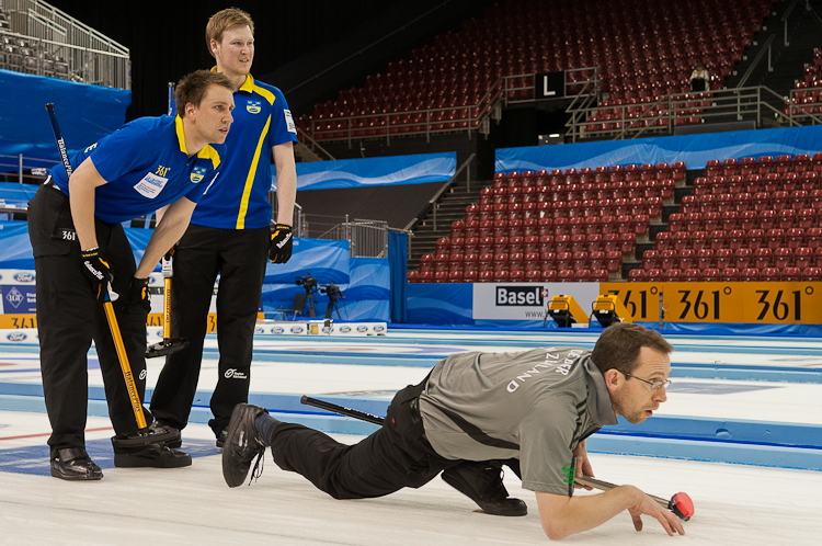 New Zealand vs. Sweden, Score 10 : 2, Team New Zealand: de Boer Peter, Becker Sean, Becker Scott, Thomson Kenny, Dowling Philip
Team Sweden: Kraupp Sepbastian, Lindberg Frederik, Eriksson Oskar, Kjaell Viktor, Edin Niklas Curling, Sport, World Men's Chamionship