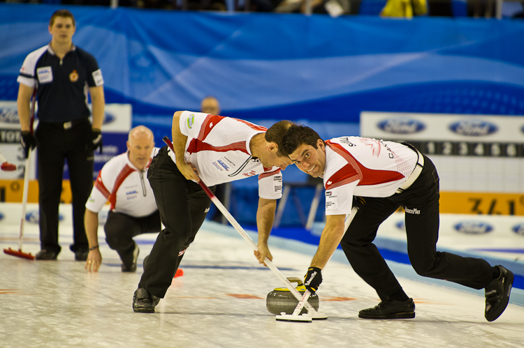 Scotland vs. Canda, Scroe 7 : 8, Team Scotland: Brewster Tom, Drummond Greg, Andrews Scott, Goodfellow Michael, Edwards David.
Team Canada: Howard Glen, Middaugh Wayne, Laing Brent, Savill Craig, Howard Scott. Curling, Sport, World Men's Chamionship