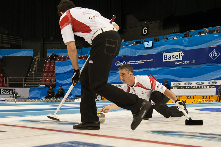 Scotland vs. Canda, Scroe 7 : 8, Team Scotland: Brewster Tom, Drummond Greg, Andrews Scott, Goodfellow Michael, Edwards David.
Team Canada: Howard Glen, Middaugh Wayne, Laing Brent, Savill Craig, Howard Scott. Curling, Sport, World Men's Chamionship