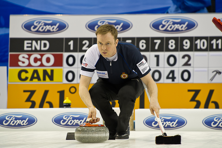 Scotland vs. Canda, Scroe 7 : 8, Team Scotland: Brewster Tom, Drummond Greg, Andrews Scott, Goodfellow Michael, Edwards David.
Team Canada: Howard Glen, Middaugh Wayne, Laing Brent, Savill Craig, Howard Scott. Curling, Sport, World Men's Chamionship