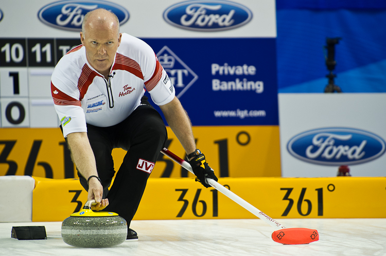 Scotland vs. Canda, Scroe 7 : 8, Team Scotland: Brewster Tom, Drummond Greg, Andrews Scott, Goodfellow Michael, Edwards David.
Team Canada: Howard Glen, Middaugh Wayne, Laing Brent, Savill Craig, Howard Scott. Curling, Sport, World Men's Chamionship