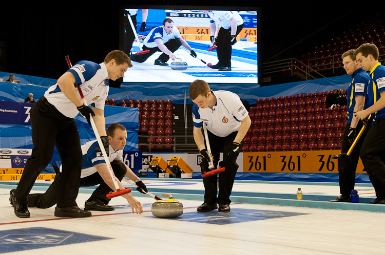 Sweden vs Scotland, Score 6 : 7, Team Sweden: Kraupp Sepbastian, Lindberg Frederik, Eriksson Oskar, Kjaell Viktor, Edin Niklas.
Team Scotland: Brewster Tom, Drummond Greg, Andrews Scott, Goodfellow Michael, Edwards David. Curling, Sport, World Men's Chamionship