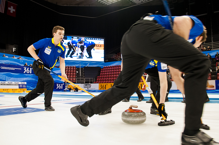 Sweden vs Scotland, Score 6 : 7, Team Sweden: Kraupp Sepbastian, Lindberg Frederik, Eriksson Oskar, Kjaell Viktor, Edin Niklas.
Team Scotland: Brewster Tom, Drummond Greg, Andrews Scott, Goodfellow Michael, Edwards David. Curling, Sport, World Men's Chamionship