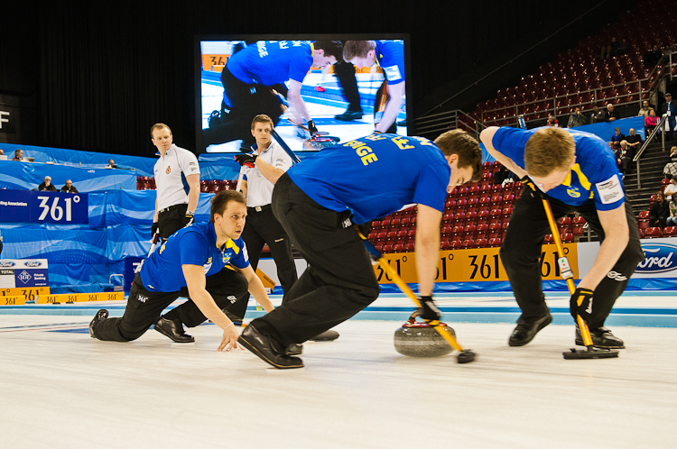 Sweden vs Scotland, Score 6 : 7, Team Sweden: Kraupp Sepbastian, Lindberg Frederik, Eriksson Oskar, Kjaell Viktor, Edin Niklas.
Team Scotland: Brewster Tom, Drummond Greg, Andrews Scott, Goodfellow Michael, Edwards David. Curling, Sport, World Men's Chamionship