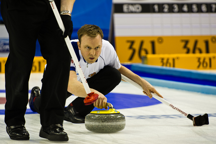 Sweden vs Scotland, Score 6 : 7, Team Sweden: Kraupp Sepbastian, Lindberg Frederik, Eriksson Oskar, Kjaell Viktor, Edin Niklas.
Team Scotland: Brewster Tom, Drummond Greg, Andrews Scott, Goodfellow Michael, Edwards David. Curling, Sport, World Men's Chamionship