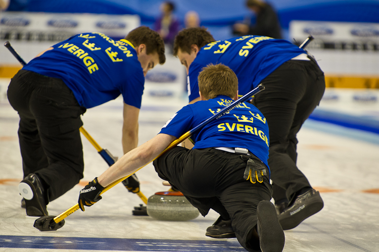 Sweden vs Scotland, Score 6 : 7, Team Sweden: Kraupp Sepbastian, Lindberg Frederik, Eriksson Oskar, Kjaell Viktor, Edin Niklas.
Team Scotland: Brewster Tom, Drummond Greg, Andrews Scott, Goodfellow Michael, Edwards David. Curling, Sport, World Men's Chamionship