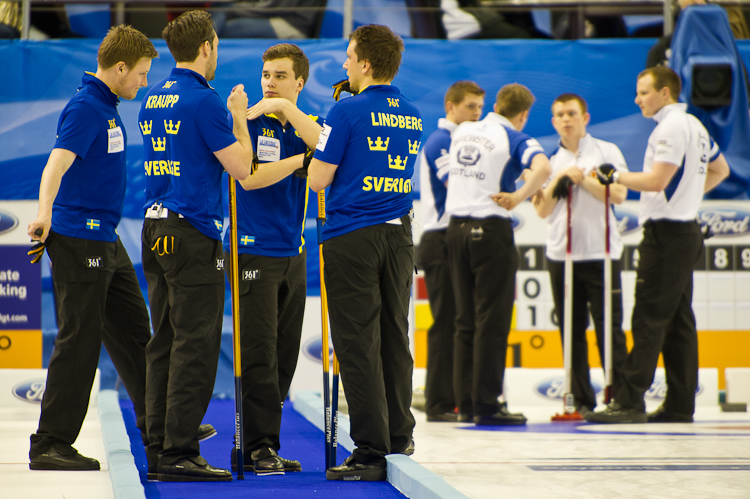 Sweden vs Scotland, Score 6 : 7, Team Sweden: Kraupp Sepbastian, Lindberg Frederik, Eriksson Oskar, Kjaell Viktor, Edin Niklas.
Team Scotland: Brewster Tom, Drummond Greg, Andrews Scott, Goodfellow Michael, Edwards David. Curling, Sport, World Men's Chamionship