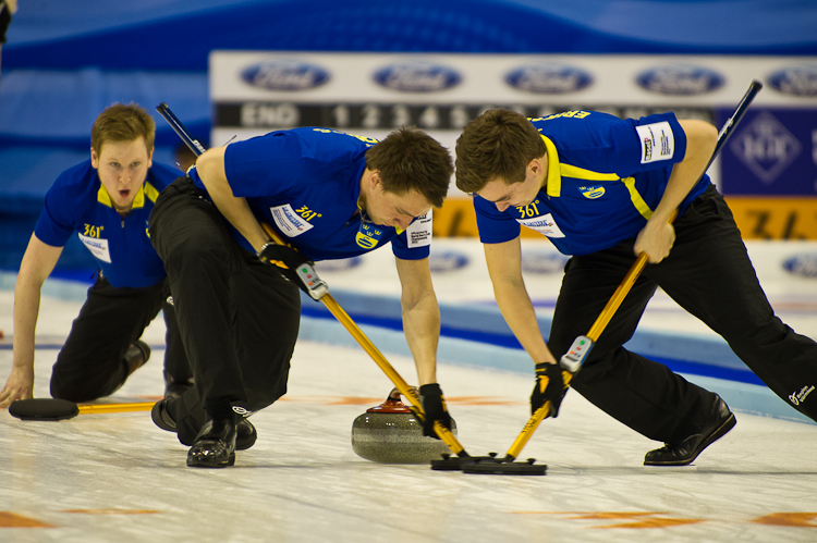 Sweden vs Scotland, Score 6 : 7, Team Sweden: Kraupp Sepbastian, Lindberg Frederik, Eriksson Oskar, Kjaell Viktor, Edin Niklas.
Team Scotland: Brewster Tom, Drummond Greg, Andrews Scott, Goodfellow Michael, Edwards David. Curling, Sport, World Men's Chamionship