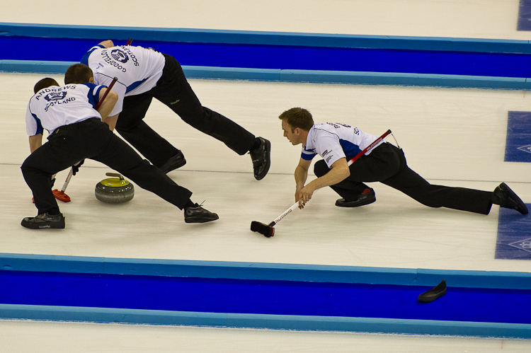 Sweden vs Scotland, Score 6 : 7, Team Sweden: Kraupp Sepbastian, Lindberg Frederik, Eriksson Oskar, Kjaell Viktor, Edin Niklas.
Team Scotland: Brewster Tom, Drummond Greg, Andrews Scott, Goodfellow Michael, Edwards David. Curling, Sport, World Men's Chamionship