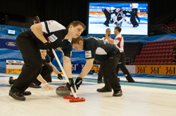 Curling, Sport, World Men's Chamionship, Scotland vs. Canda, Scroe 7 : 8, Team Scotland: Brewster Tom, Drummond Greg, Andrews Scott, Goodfellow Michael, Edwards David.
Team Canada: Howard Glen, Middaugh Wayne, Laing Brent, Savill Craig, Howard Scott.