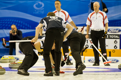 Curling, Sport, World Men's Chamionship, Scotland vs. Canda, Scroe 7 : 8, Team Scotland: Brewster Tom, Drummond Greg, Andrews Scott, Goodfellow Michael, Edwards David.
Team Canada: Howard Glen, Middaugh Wayne, Laing Brent, Savill Craig, Howard Scott.