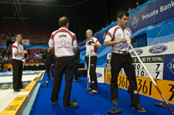 Curling, Sport, World Men's Chamionship, Scotland vs. Canda, Scroe 7 : 8, Team Scotland: Brewster Tom, Drummond Greg, Andrews Scott, Goodfellow Michael, Edwards David.
Team Canada: Howard Glen, Middaugh Wayne, Laing Brent, Savill Craig, Howard Scott.