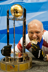 Curling, Sport, World Men's Chamionship, Tom Brewster, skip of the canadian team, Tom Brewster bites his Gold Medal winning the world curling championship the fourth time.