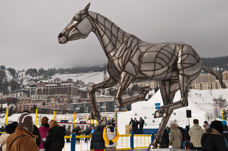 Pferde Skulptur von Curdin Guler,  Graubünden, Horse Race, Snow, Sport, St. Moritz, Switzerland, White Turf, Winter