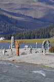 frei schwebende Skulpturen aus Stein und Holz  / Free floating Sculputres of Rocks and Wood, lAKE aRT sILVAPLANA, temporary Art at Lej da Silvaplana, Silvaplana, Grisons, Switzerland