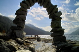 Schwebende Skulpturen aus Holz und Stein / Floating Sculputres of Wood and Rocks, lAKE aRT sILVAPLANA, temporary Art at Lej da Silvaplana, Silvaplana, Grisons, Switzerland