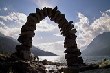 Schwebende Skulpturen aus Holz und Stein / Floating Sculputres of Wood and Rocks, lAKE aRT sILVAPLANA, temporary Art at Lej da Silvaplana, Silvaplana, Grisons, Switzerland