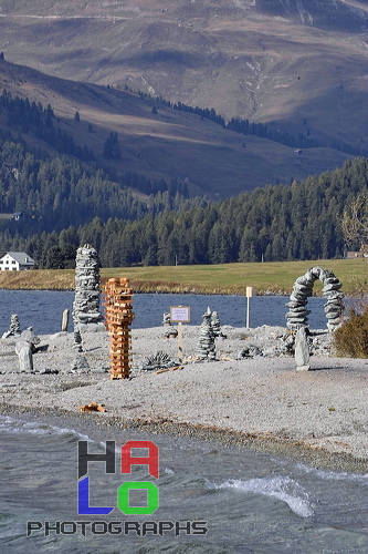 frei schwebende Skulpturen aus Stein und Holz  / Free floating Sculputres of Rocks and Wood, lAKE aRT sILVAPLANA, Seeufer, Silvaplana, Grisons, Switzerland, img14365.jpg