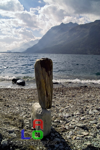 frei schwebende Skulpturen aus Stein und Holz  / Free floating Sculputres of Rocks and Wood, lAKE aRT sILVAPLANA, Seeufer, Silvaplana, Grisons, Switzerland, img14372.jpg