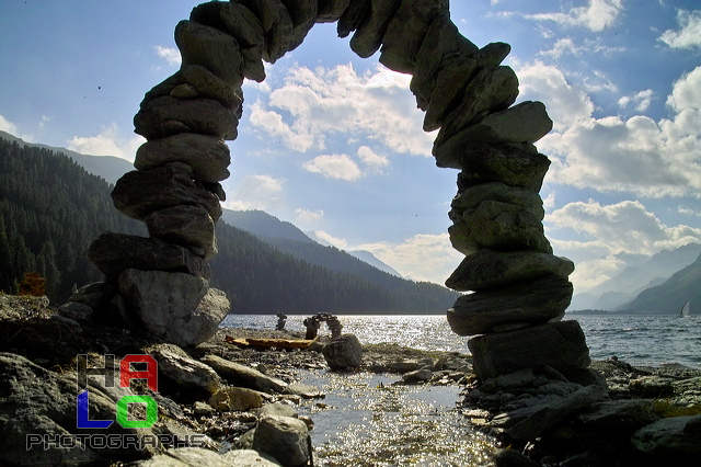 Schwebende Skulpturen aus Holz und Stein / Floating Sculputres of Wood and Rocks, lAKE aRT sILVAPLANA, Seeufer, Silvaplana, Grisons, Switzerland, img14376.jpg