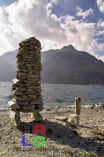 frei schwebende Skulpturen aus Stein und Holz  / Free floating Sculputres of Rocks and Wood, lAKE aRT sILVAPLANA, Seeufer, Silvaplana, Grisons, Switzerland, img14378.jpg