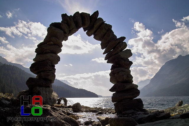 Schwebende Skulpturen aus Holz und Stein / Floating Sculputres of Wood and Rocks, lAKE aRT sILVAPLANA, Seeufer, Silvaplana, Grisons, Switzerland, img14397.jpg