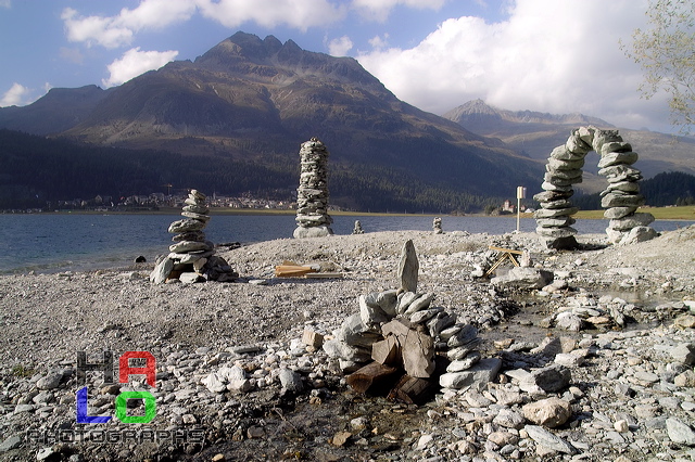 Free floating Sculputres of Rocks and Wood / frei schwebende Skulpturen aus Stein und Holz, lAKE aRT sILVAPLANA, Seeufer, Silvaplana, Grisons, Switzerland, img14416.jpg