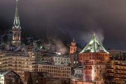 Chalanda Glüna plaina, Chalanda Glüna - die erste Vollmondnacht im Monat März 2010 bescheerte phantstische Szenierien mit punktuell Blut-Orange glühendem Nebel über dem ganzen Tal., environment, scenery, sky, moon, full moon, ecology, ecosystem, environmentalism, nature, skies, Lej da San Murezzan, St. Moritz, Switzerland