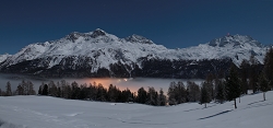 Chalanda Glüna plaina, Chalanda Glüna - die erste Vollmondnacht im Monat März 2010 bescheerte phantstische Szenierien mit punktuell Blut-Orange glühendem Nebel über dem ganzen Tal., environment, scenery, sky, moon, full moon, ecology, ecosystem, environmentalism, nature, skies, Julier Pass, Silvaplana, Switzerland