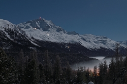 Chalanda Glüna plaina, Chalanda Glüna - die erste Vollmondnacht im Monat März 2010 bescheerte phantstische Szenierien mit punktuell Blut-Orange glühendem Nebel über dem ganzen Tal., environment, scenery, sky, moon, full moon, ecology, ecosystem, environmentalism, nature, skies, Suvretta, St. Moritz, Switzerland